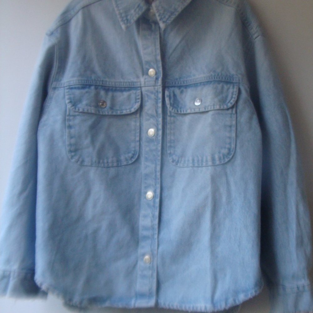 NWT Zara Women's Distressed Ripped Sleeve Denim Jeans Jacket Light Wash, Size L